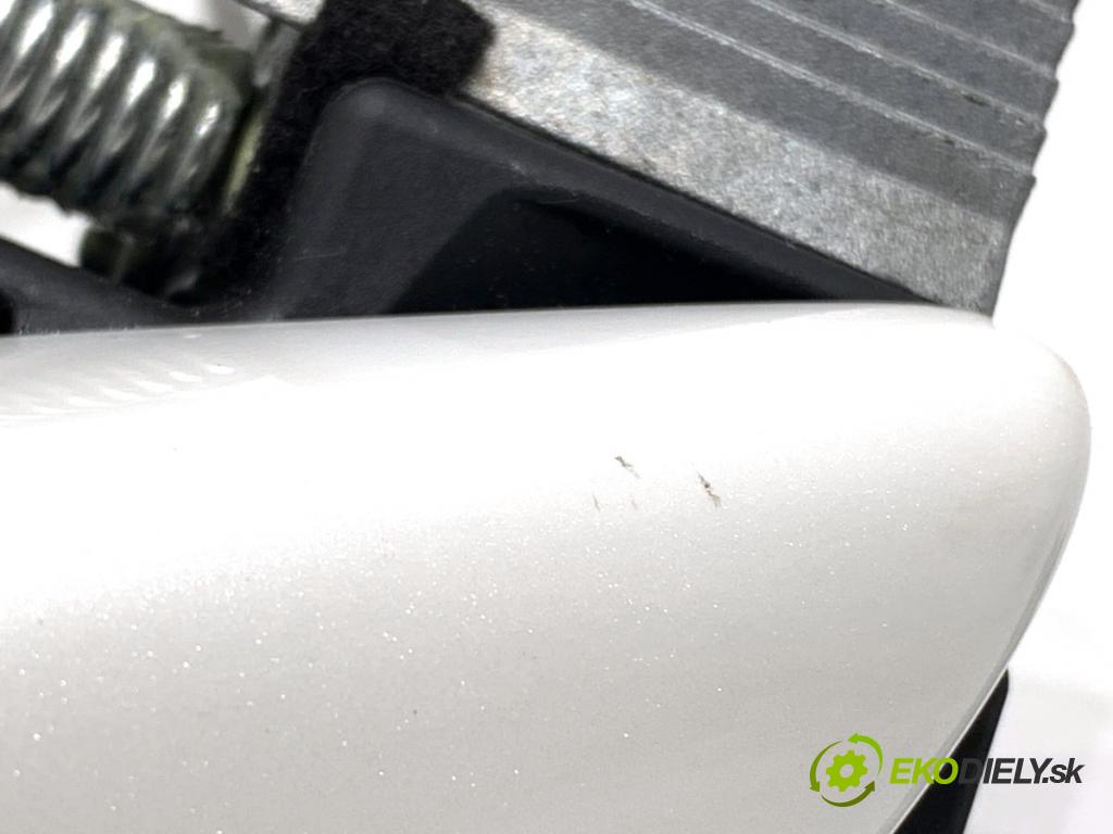 MAZDA 3 BP liftback 2019 132 kW SKYACTIV-X M Hybrid (BP2H) 1998 Kľučka vonkajšia ľavy zad