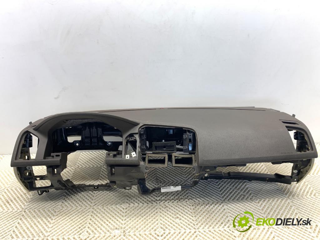 VOLVO XC60 I SUV 2012 158 kW D5 AWD 2400 Palubná doska VANKÚŠ: spolujazdca 