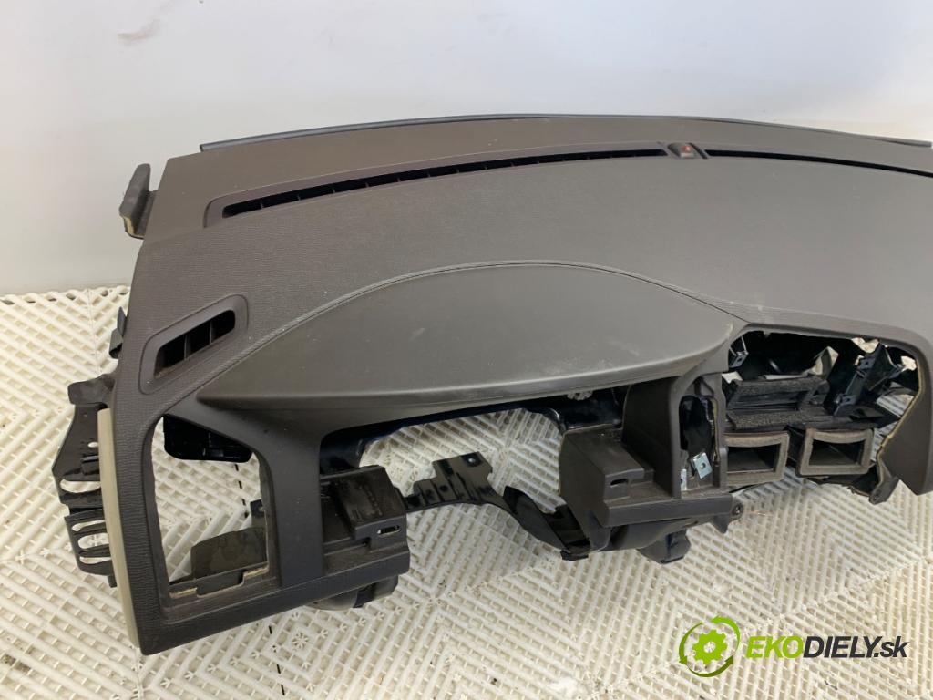 VOLVO XC60 I SUV 2012 158 kW D5 AWD 2400 Palubná doska VANKÚŠ: spolujazdca