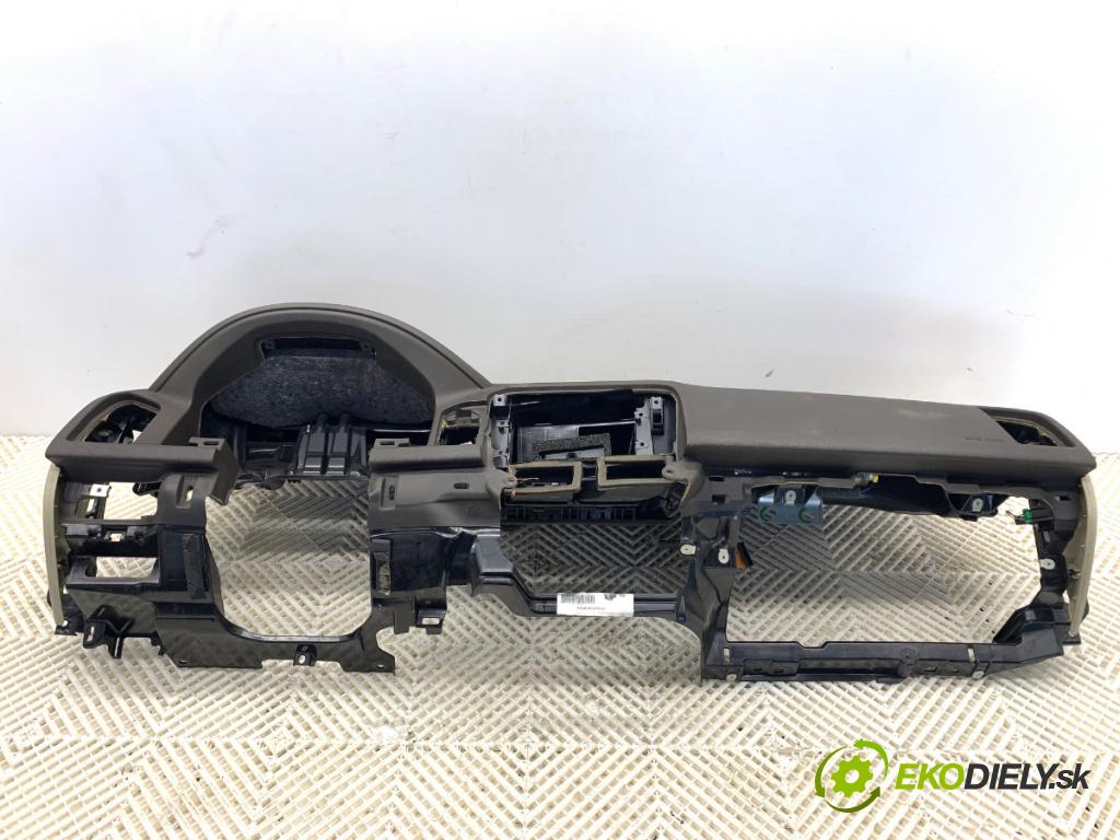 VOLVO XC60 I SUV 2012 158 kW D5 AWD 2400 Palubná doska VANKÚŠ: spolujazdca