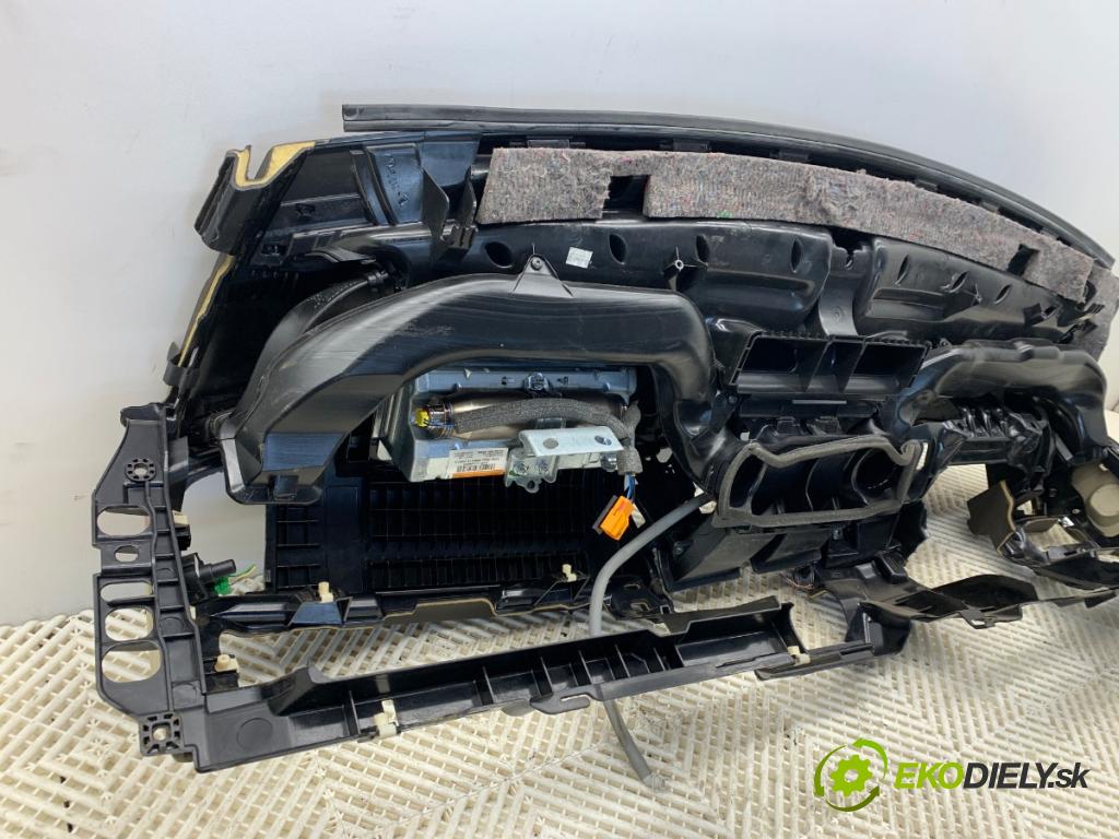 VOLVO XC60 I SUV 2012 158 kW D5 AWD 2400 Palubná doska VANKÚŠ: spolujazdca