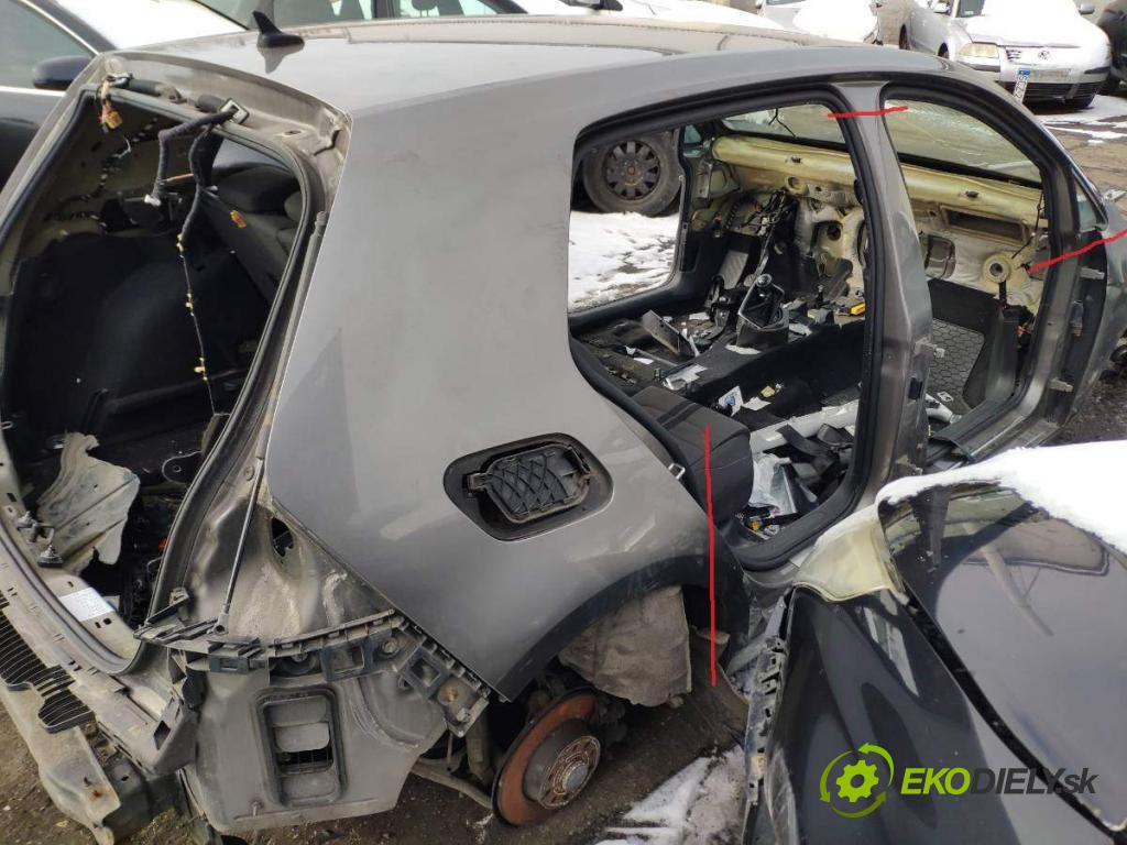 VW GOLF VII liftback 2016 92 kW 1.4 TSI 1395 karoséria ČTVRŤÁK: prah pravy stlpikom 