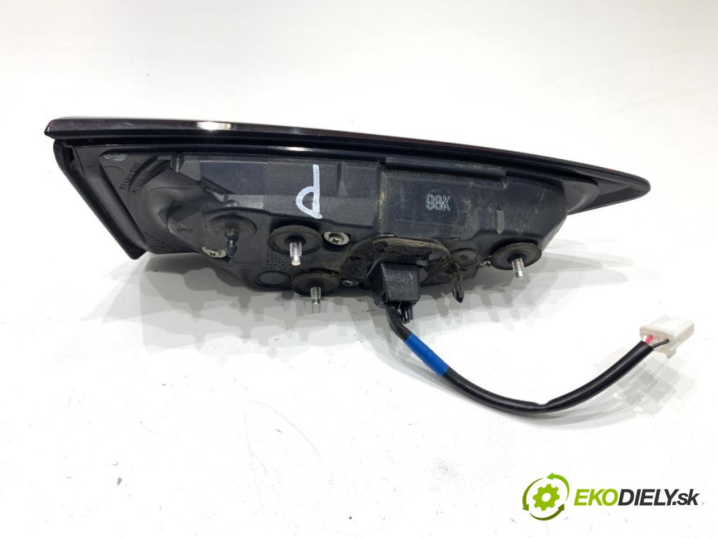 MAZDA 3 BP liftback 2019 132 kW SKYACTIV-X M Hybrid (BP2H) 1998 Svetlo zad pravá vnútorná  (Kľučka dverí ostatné)