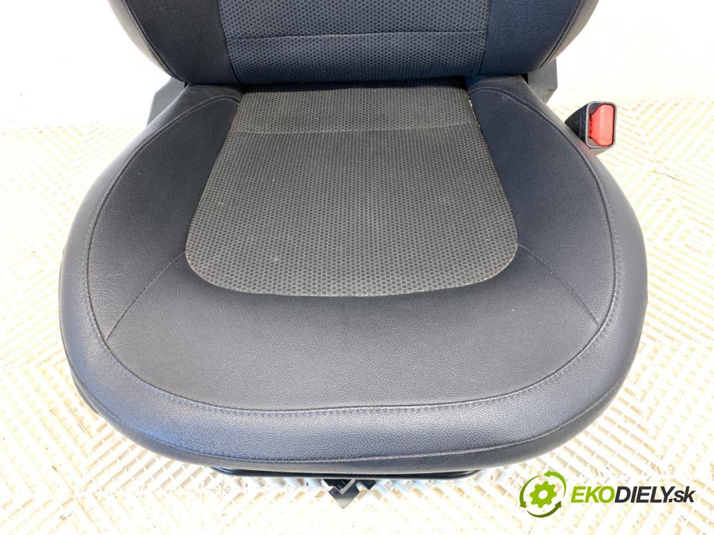 HYUNDAI ix35 SUV 2015 99 kW 1.6 1591 Sedadlo pravy predný