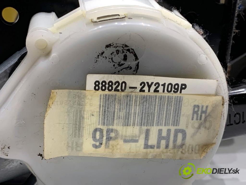 HYUNDAI ix35 SUV 2015 99 kW 1.6 1591 Držiak BEZPEČNOSŤ pravy predný 88820-2Y2109P