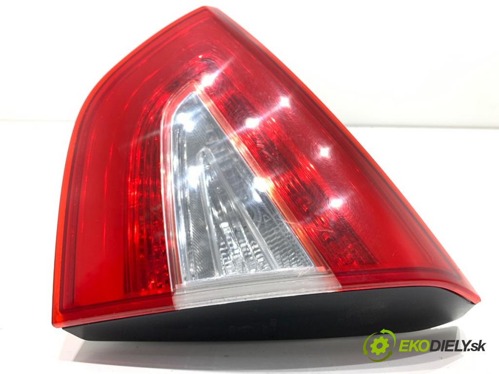 HYUNDAI ix35 SUV 2015 99 kW 1.6 1591 světlo zadní část pravá vnitřní 92404-2Y500 (Klika dveří ostatní)
