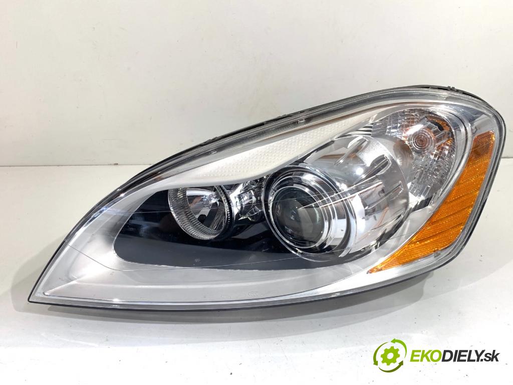 VOLVO XC60 I SUV 2012 158 kW D5 AWD 2400 světlomet levý přední část XENON 31420679