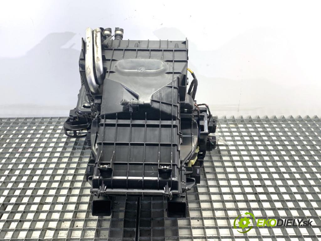 VOLVO XC60 I SUV 2012 158 kW D5 AWD 2400 Výhrevné teleso, radiátor kúrenia KOMBAJN P31348268