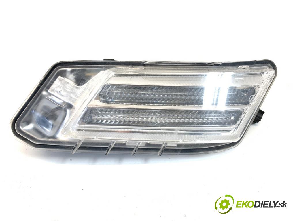 VOLVO XC60 I SUV 2012 158 kW D5 AWD 2400 Svetlo DRL: pravy predný 