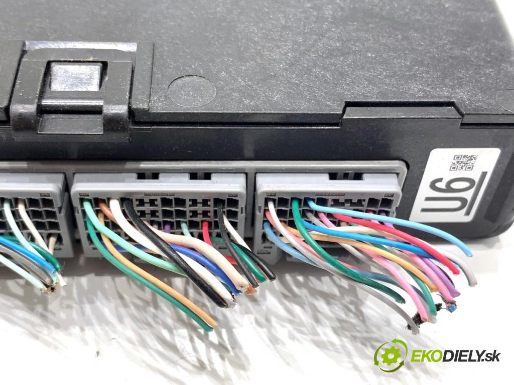 TOYOTA CAMRY sedan 2019 131 kW 2.5 Hybrid (AXVH71_) 2487 modul komfortu 89981-33420 (Komfortní modul)