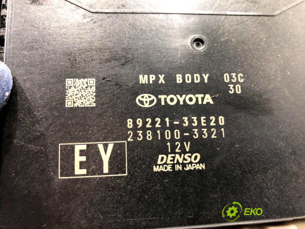 TOYOTA CAMRY sedan 2019 131 kW 2.5 Hybrid (AXVH71_) 2487 Modul BSI 89221-33E20 (Poistková skrinka)