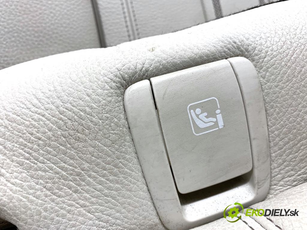 BMW G30 sedan 2020 140 kW 520 d xDrive 1995 sedadlo druhý VLÁDA: