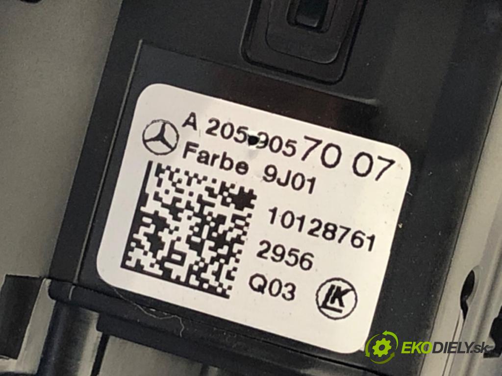 MERCEDES-BENZ KLASA C sedan 2016 270 kW C 450 AMG 4-matic (205.064) 2996 Spínač svetiel A2059057007