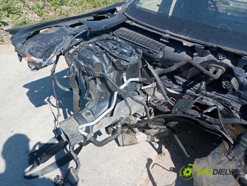 AUDI A7 4G liftback 2017 245 kW 3.0 TFSI quattro 2995 karoséria ČTVRŤÁK: Blatník prah strecha PODŁUŻNICA