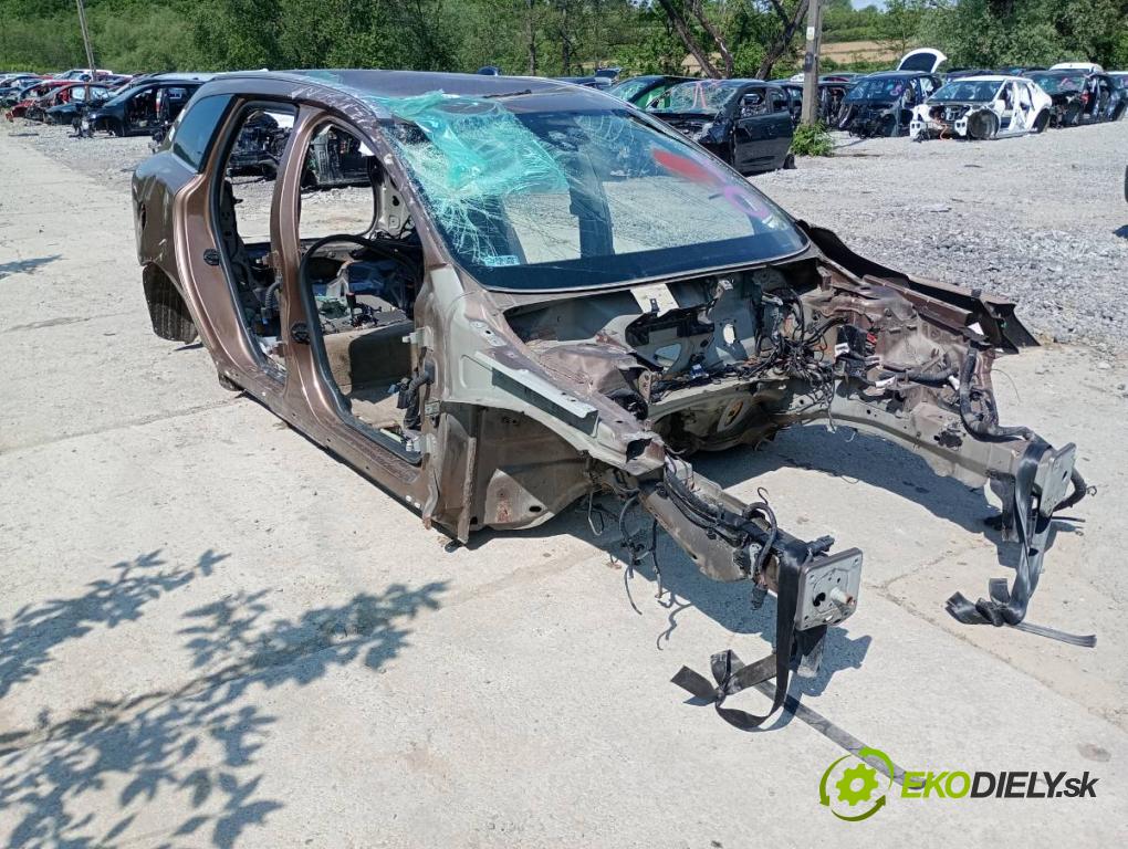 VOLVO XC60 I SUV 2012 158 kW D5 AWD 2400 KAROSERIA ČTVRŤÁK blatník práh střecha PODŁUŻNICA 