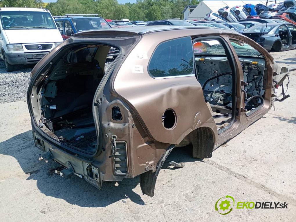 VOLVO XC60 I SUV 2012 158 kW D5 AWD 2400 KAROSERIA ČTVRŤÁK blatník práh střecha PODŁUŻNICA