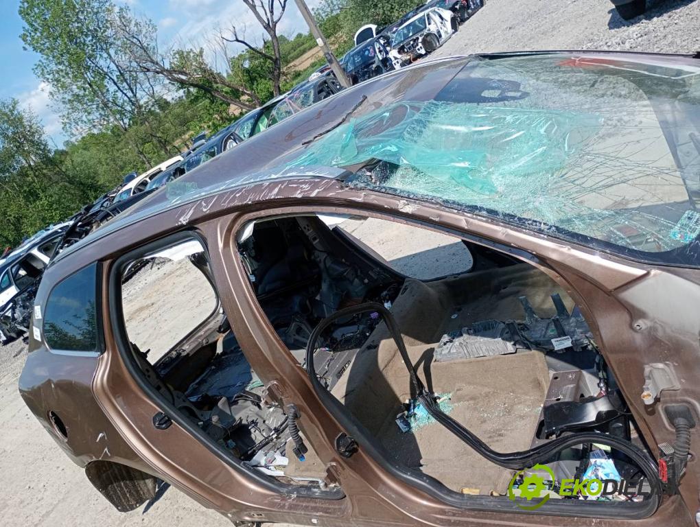 VOLVO XC60 I SUV 2012 158 kW D5 AWD 2400 KAROSERIA ČTVRŤÁK blatník práh střecha PODŁUŻNICA