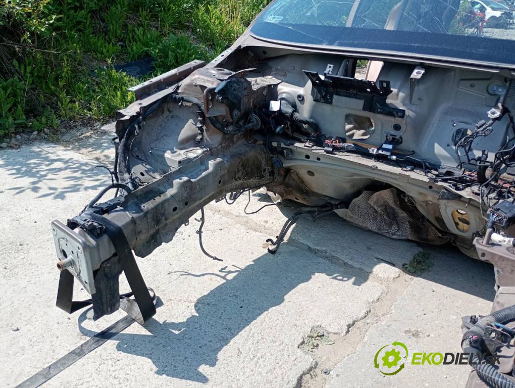 VOLVO XC60 I SUV 2012 158 kW D5 AWD 2400 KAROSERIA ČTVRŤÁK blatník práh střecha PODŁUŻNICA