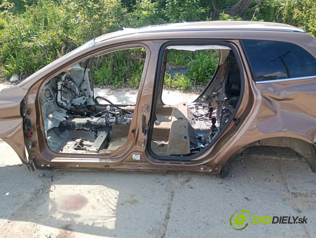 VOLVO XC60 I SUV 2012 158 kW D5 AWD 2400 KAROSERIA ČTVRŤÁK blatník práh střecha PODŁUŻNICA