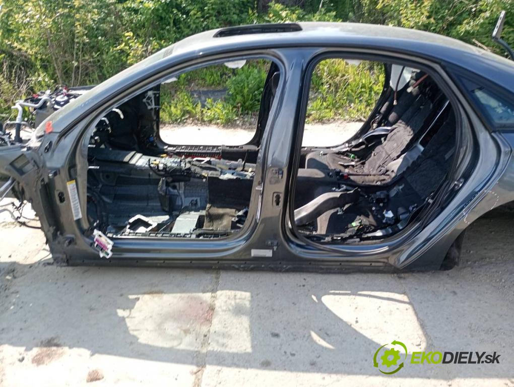 AUDI A8 D4 sedan 2016 445 kW S8 plus quattro 3993 KAROSERIA ČTVRŤÁK blatník práh střecha PODŁUŻNICA