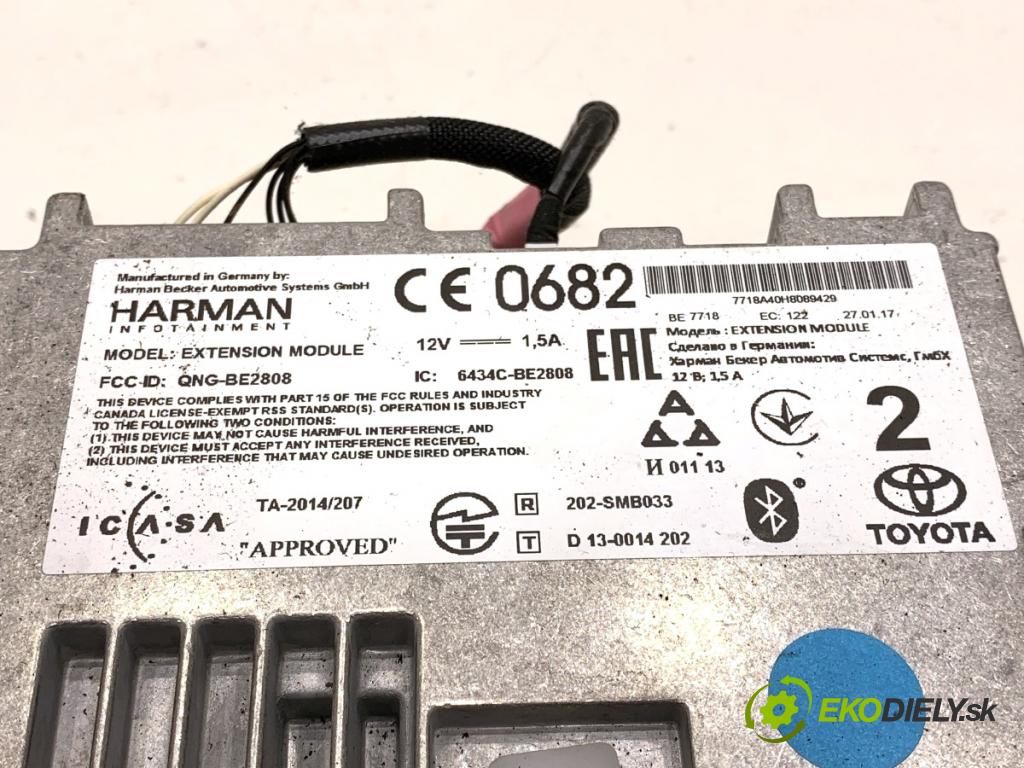 TOYOTA AURIS II Kombi 2017 73 kW 1.8 Hybrid (ZWE186_) 1798 RADIO 86140-02360 (Audio zariadenie)