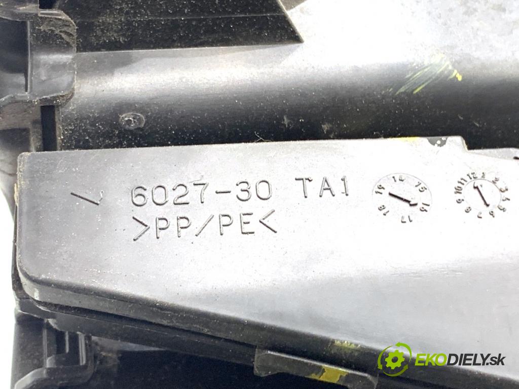 TOYOTA AURIS II Kombi 2017 73 kW 1.8 Hybrid (ZWE186_) 1798 Skrinka poistková 82662-02B71 (Poistková skrinka)