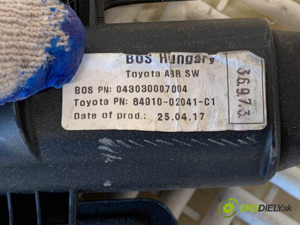 TOYOTA AURIS II Kombi 2017 73 kW 1.8 Hybrid (ZWE186_) 1798 Roleta kufra 64010-02041
