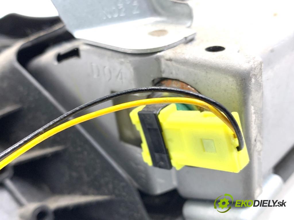 TOYOTA AURIS II Kombi 2017 73 kW 1.8 Hybrid (ZWE186_) 1798 AirBag koleno: