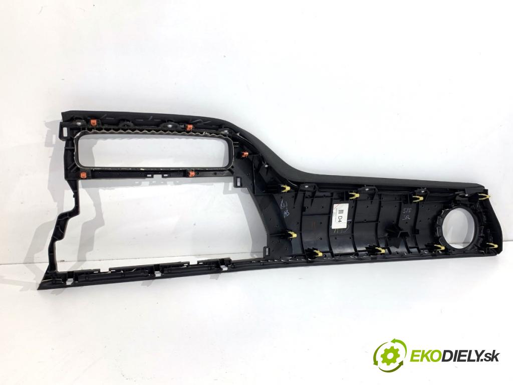 TOYOTA AURIS II Kombi 2017 73 kW 1.8 Hybrid (ZWE186_) 1798 lišty kryt 55410-02440 55405-02870 (Lišta)