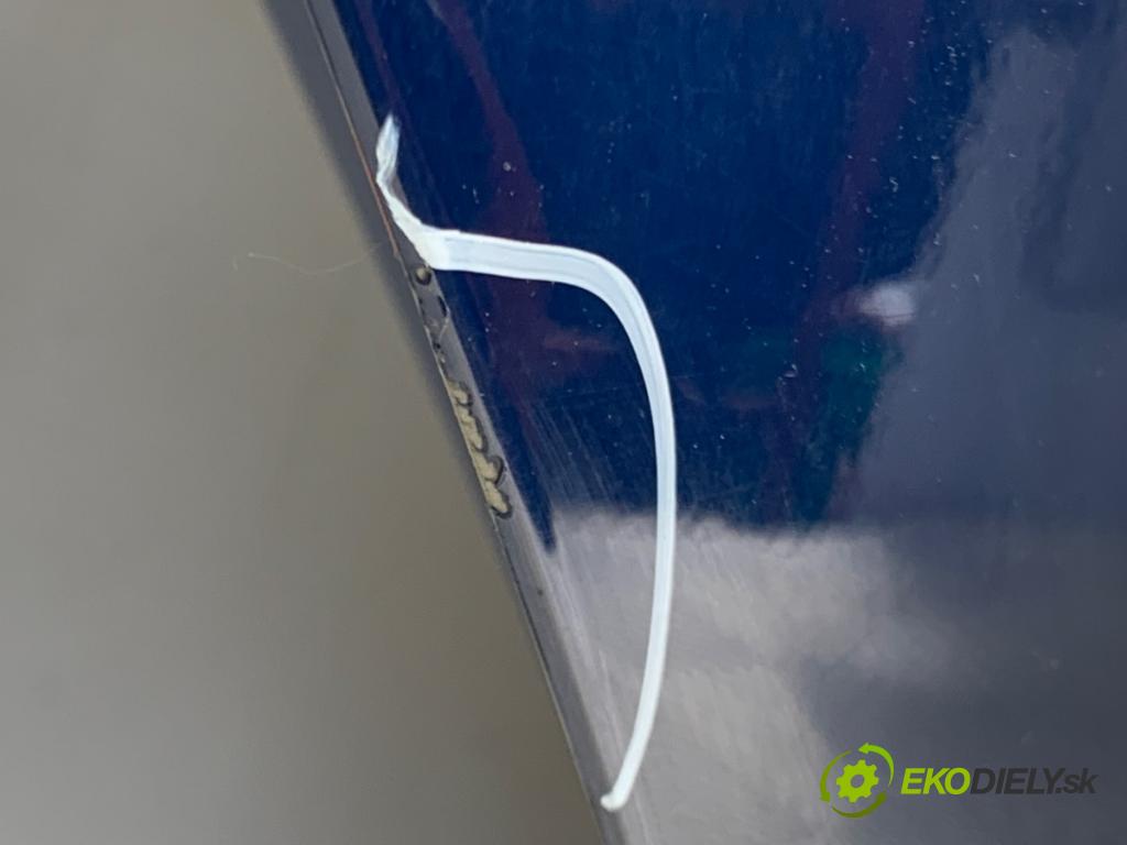 TOYOTA AURIS II Kombi 2017 73 kW 1.8 Hybrid (ZWE186_) 1798 dveře pravý zadní část
