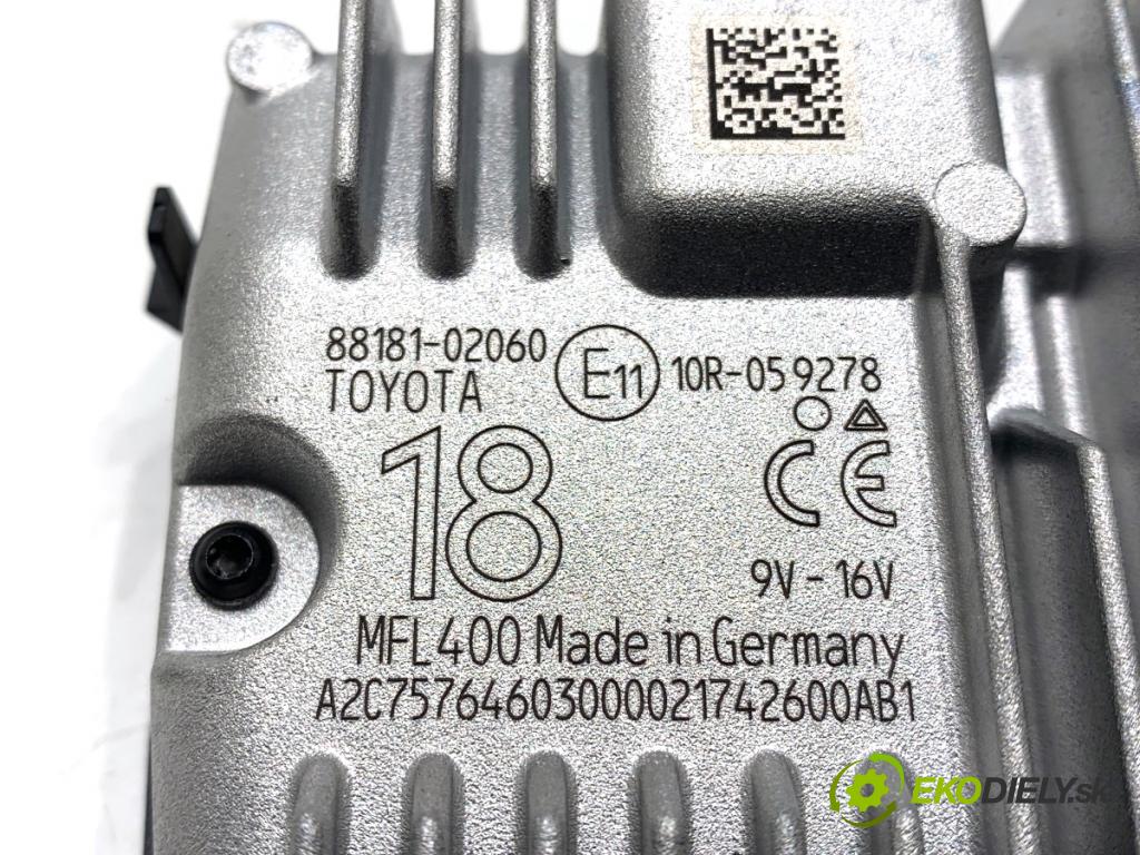 TOYOTA AURIS II Kombi 2017 73 kW 1.8 Hybrid (ZWE186_) 1798 KAMERA okna PŘEDNÍ 88181-02060
