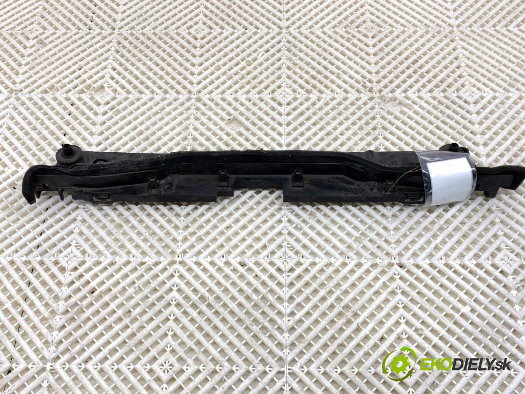TOYOTA AURIS II Kombi 2017 73 kW 1.8 Hybrid (ZWE186_) 1798 Uchytenie chladičov horná 16712-37030
