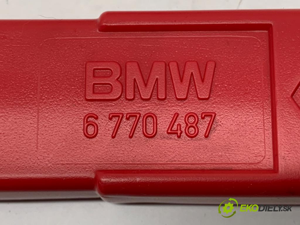 BMW G30 sedan 2020 140 kW 520 d xDrive 1995 Držiak TROJUHOLNÍK: POZOR: 6770487