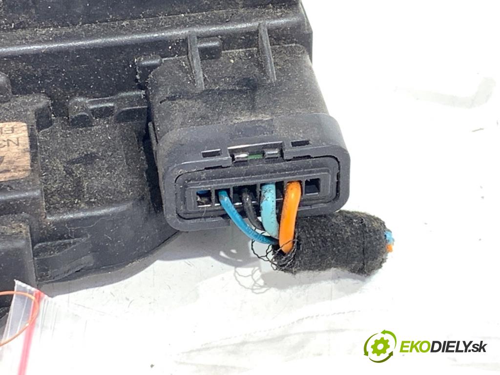 NISSAN QASHQAI J10 SUV 2011 104 kW 2.0 1997 zámok Dvere ľavy predný