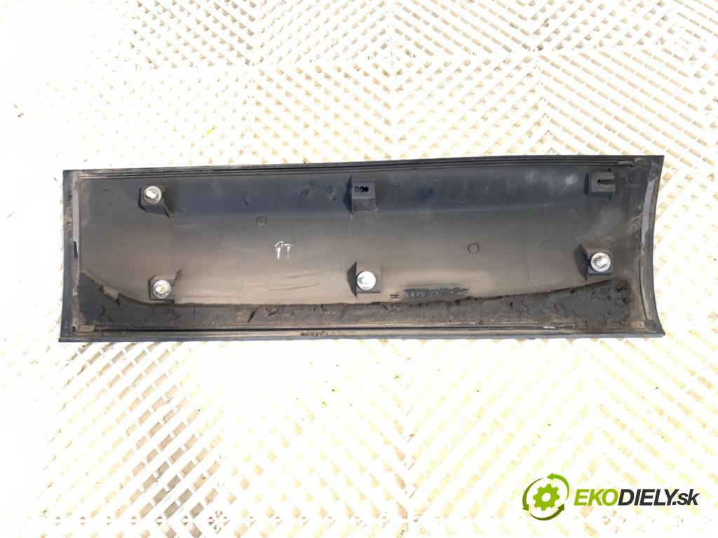 NISSAN QASHQAI J10 SUV 2011 104 kW 2.0 1997 lišta dveře pravý zadní část 82870JD00A