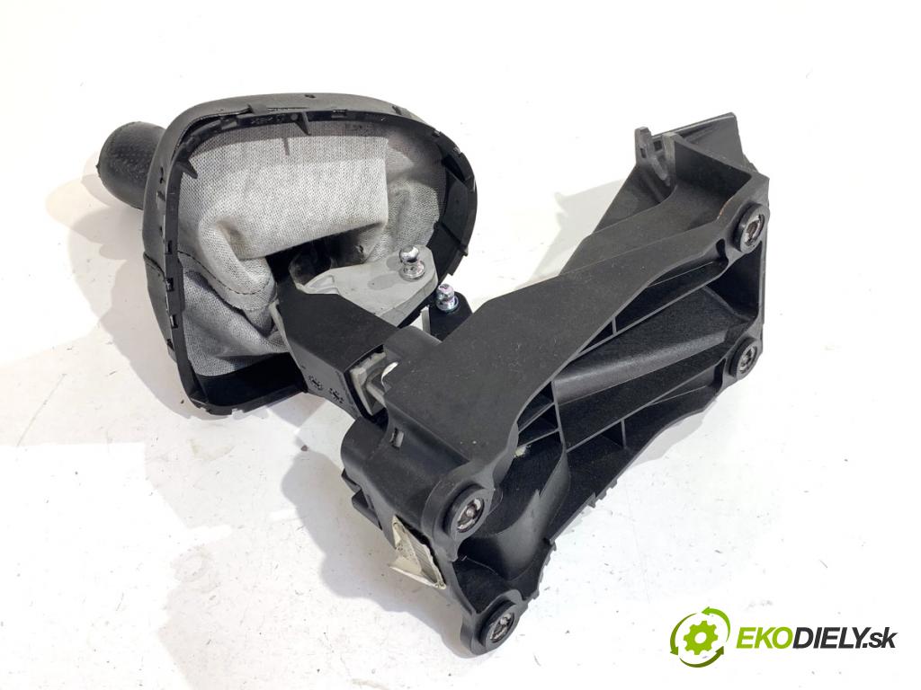 NISSAN QASHQAI J10 SUV 2011 104 kW 2.0 1997 Kulisa  (Rýchlostná páka (kulisa))