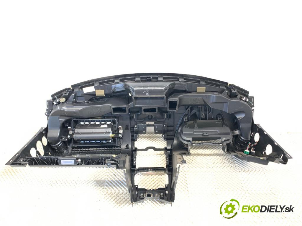 NISSAN QASHQAI J10 SUV 2011 104 kW 2.0 1997 Palubná doska VANKÚŠ: spolujazdca