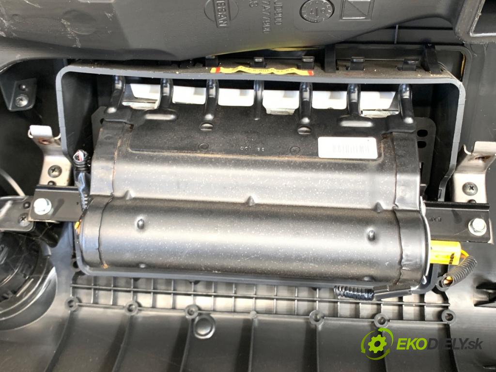 NISSAN QASHQAI J10 SUV 2011 104 kW 2.0 1997 Palubná doska VANKÚŠ: spolujazdca