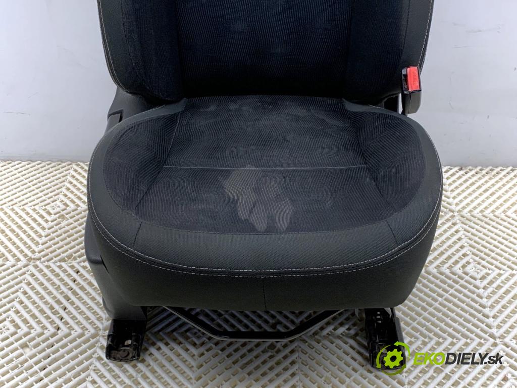 NISSAN QASHQAI J10 SUV 2011 104 kW 2.0 1997 Sedadlo pravy predný