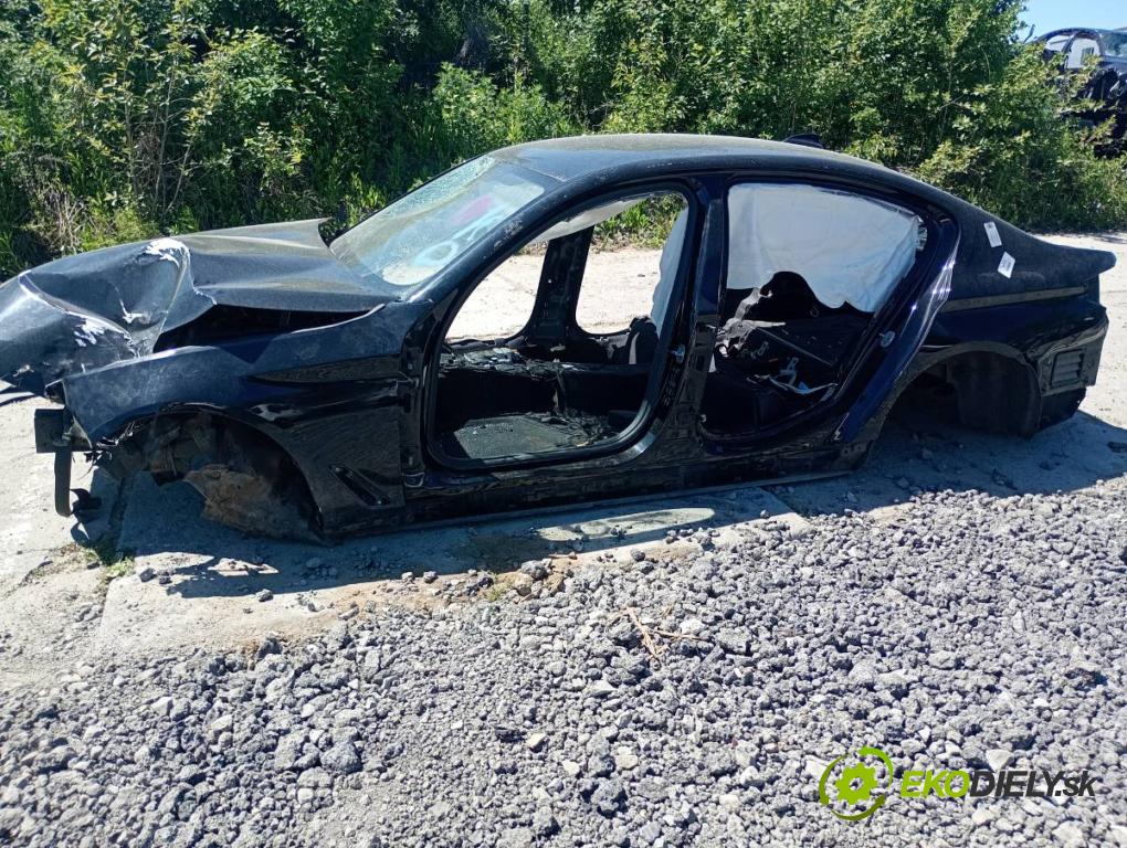 BMW G30 sedan 2020 140 kW 520 d xDrive 1995 karoséria ČTVRŤÁK: Blatník prah strecha PODŁUŻNICA 