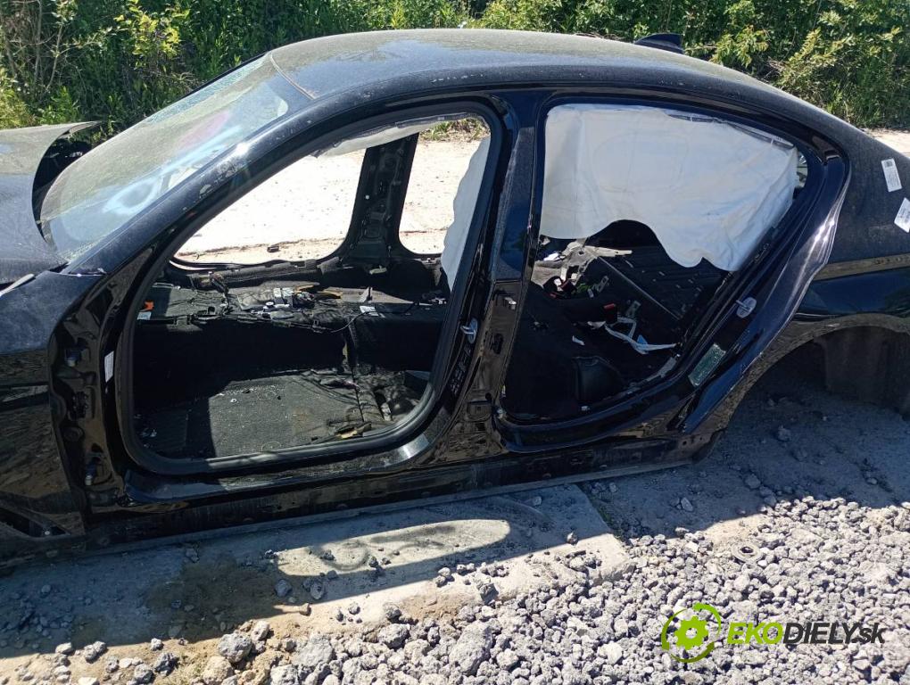 BMW G30 sedan 2020 140 kW 520 d xDrive 1995 karoséria ČTVRŤÁK: Blatník prah strecha PODŁUŻNICA