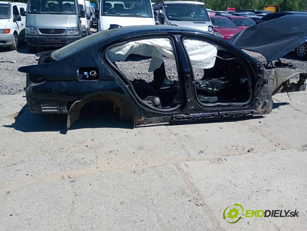 BMW G30 sedan 2020 140 kW 520 d xDrive 1995 karoséria ČTVRŤÁK: Blatník prah strecha PODŁUŻNICA