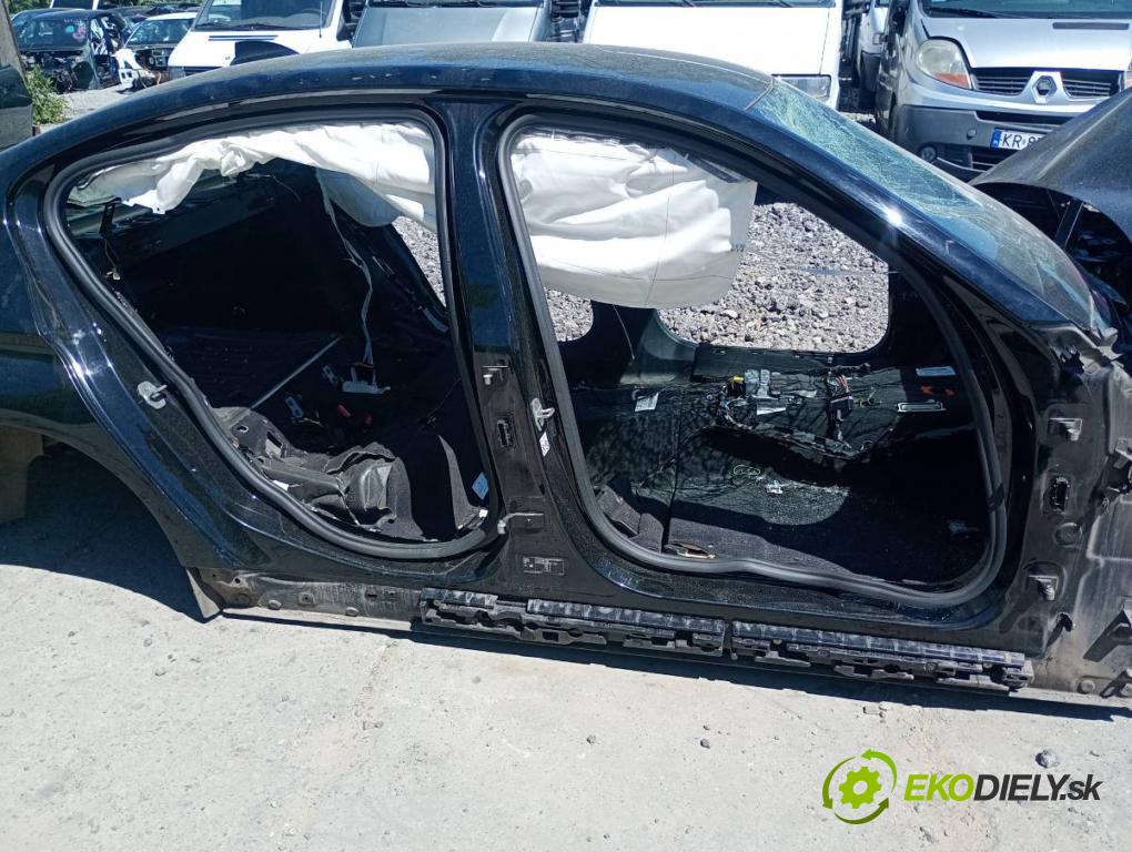 BMW G30 sedan 2020 140 kW 520 d xDrive 1995 karoséria ČTVRŤÁK: Blatník prah strecha PODŁUŻNICA