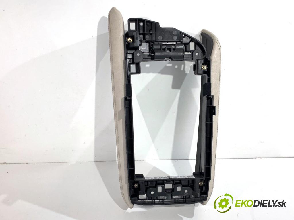 BMW G30 sedan 2020 140 kW 520 d xDrive 1995 loketní opěrka 9483809 (Loketní opěrka)