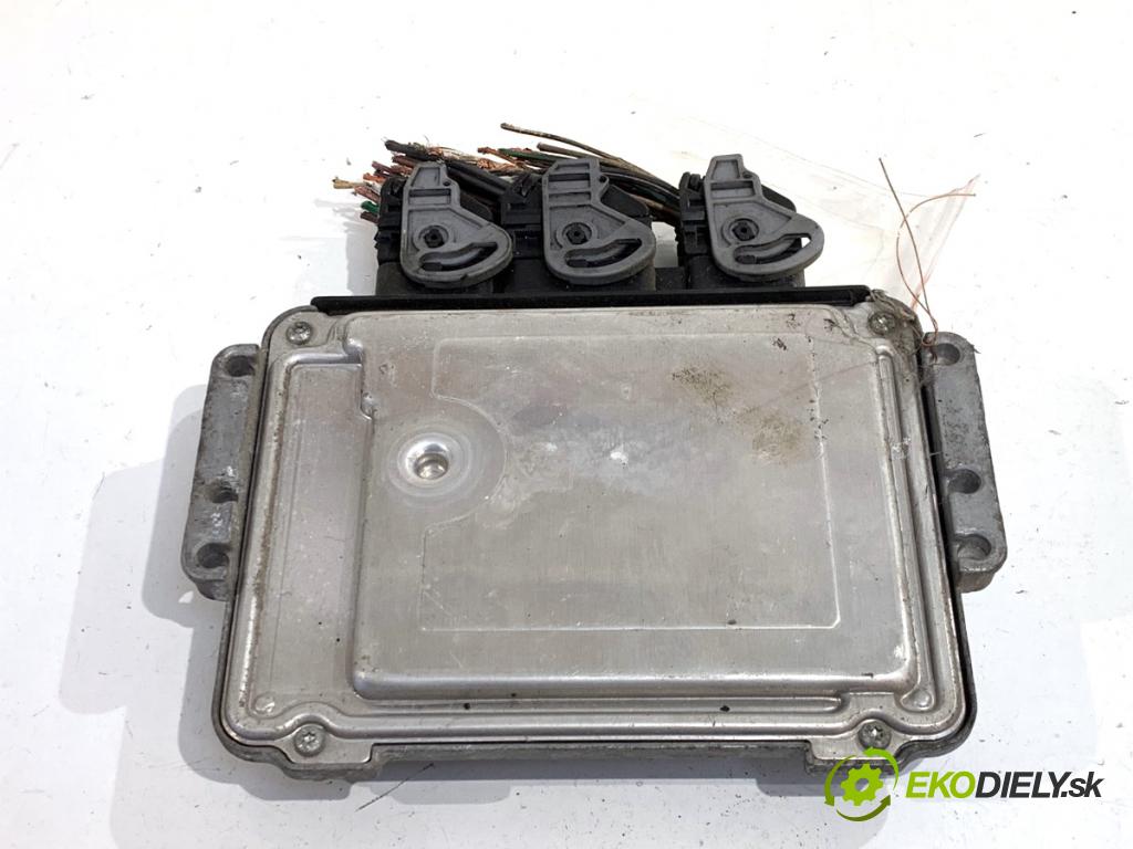 RENAULT TRAFIC II Autobus 2004 99 kW 2.5 dCi 135 (JL0D) 2463 riadiaca jednotka Motor 8200402578 0281011890 (Riadiaca jednotka)