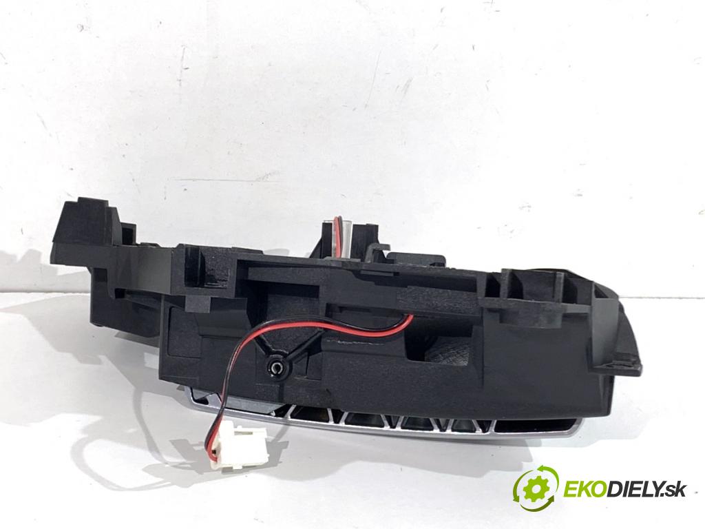 CITROEN DS5 liftback 2014 133 kW 2.0 BlueHDi 180 1997 klika vnitřní pravý zadní část 9688506377