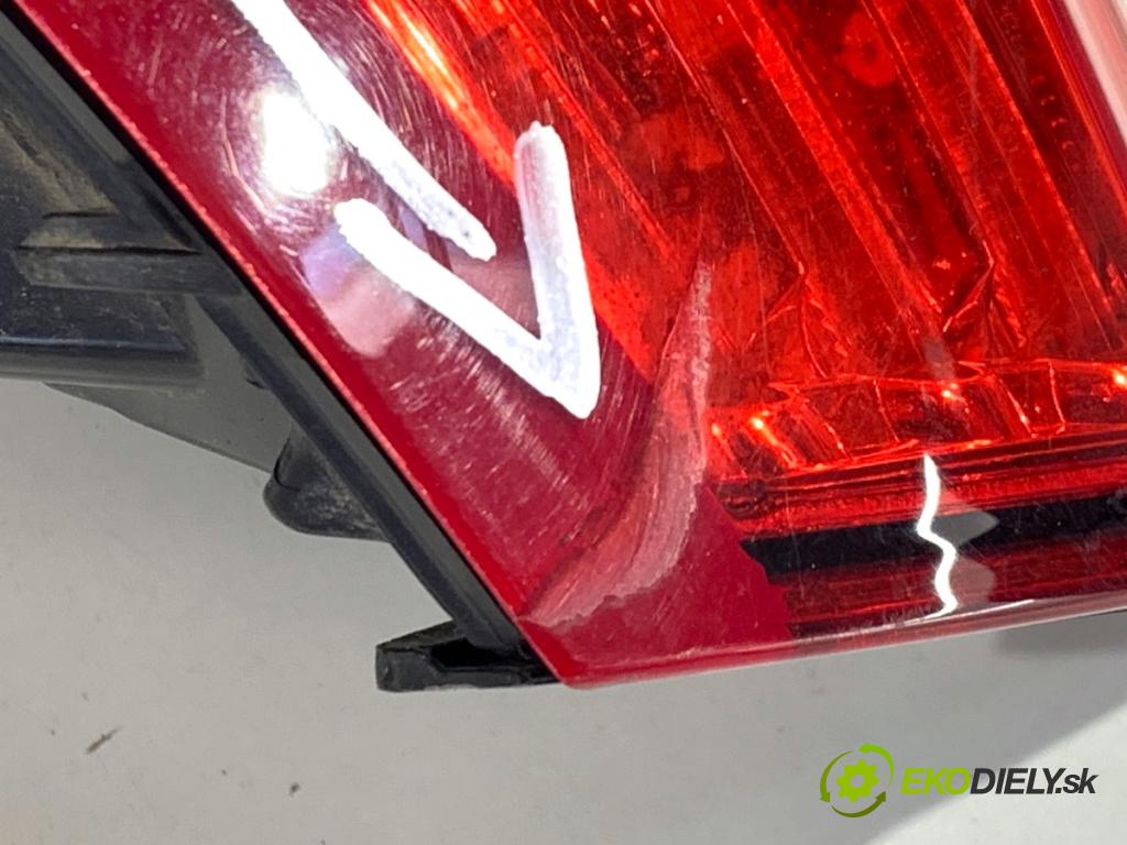 CITROEN DS5 liftback 2014 133 kW 2.0 BlueHDi 180 1997 světlo pravý zadní část 9803167780