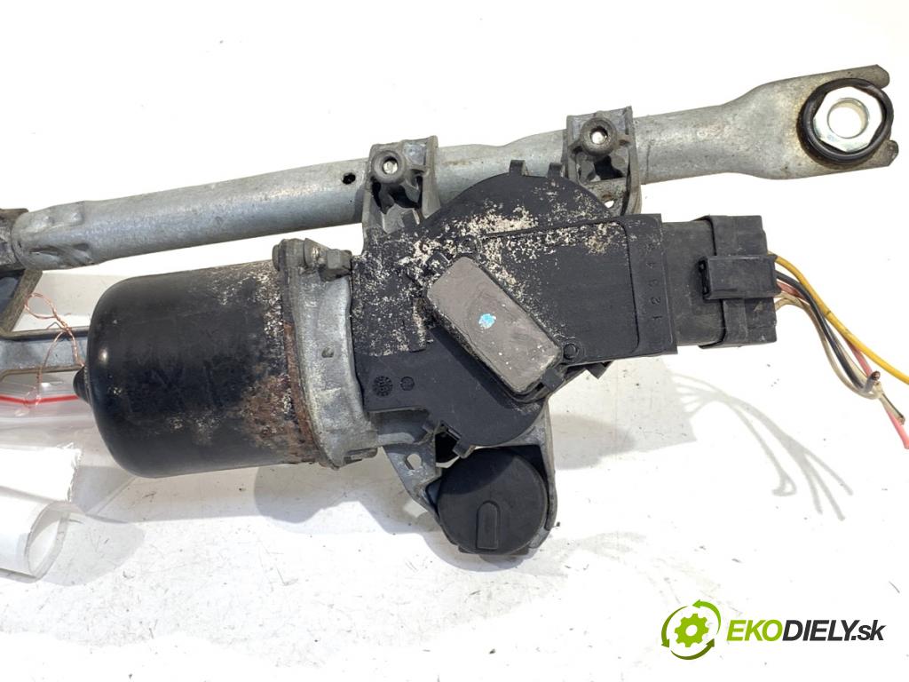 PEUGEOT 107 liftback 2008 50 kW 1.0 998 Mechanizmus stieračov predný  (Motorček stieračov predný)