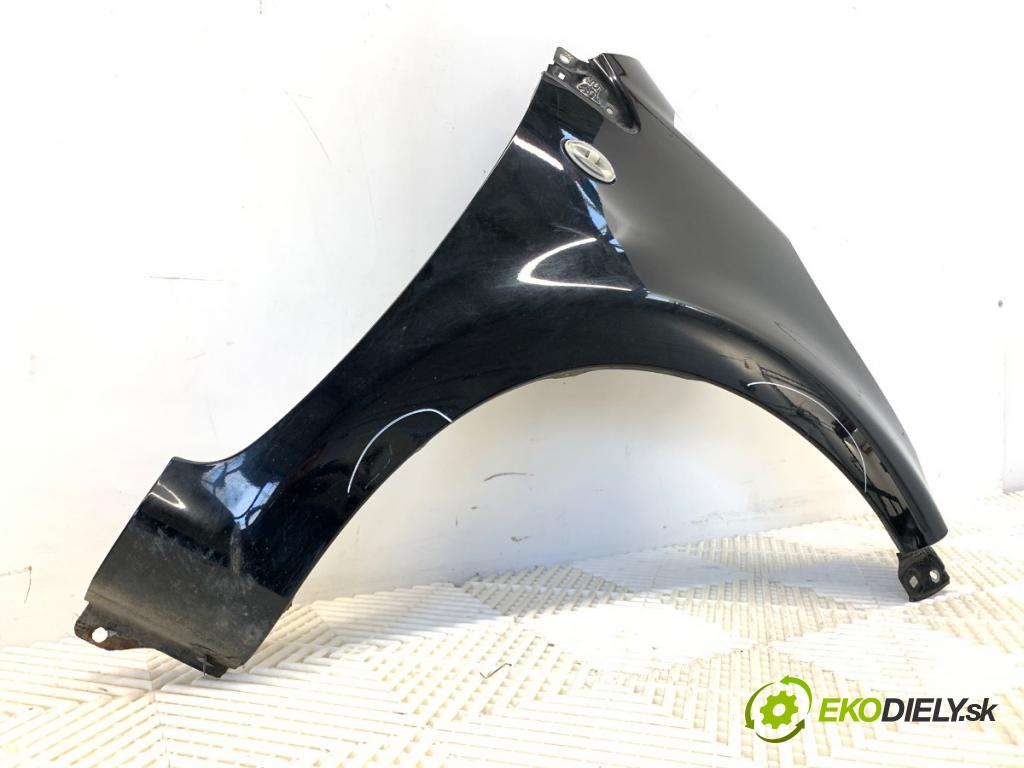 PEUGEOT 107 liftback 2008 50 kW 1.0 998 blatník pravý přední část