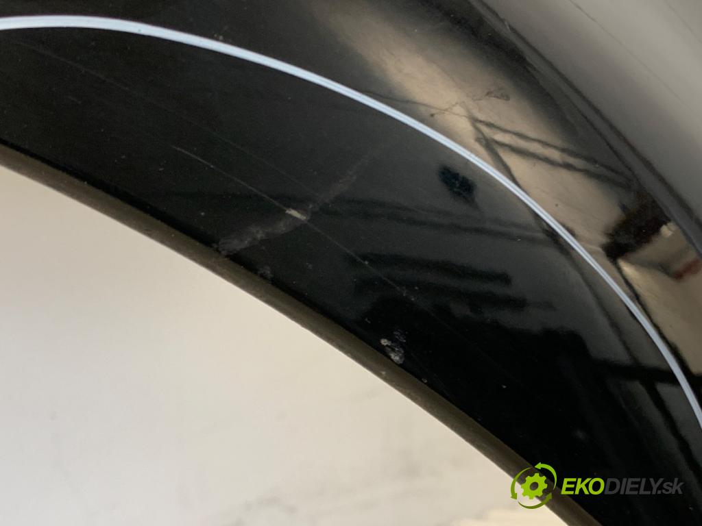 PEUGEOT 107 liftback 2008 50 kW 1.0 998 blatník pravý přední část